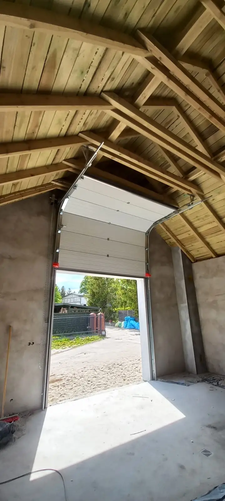 Montaż bramy garażowej w Kościerzynie
